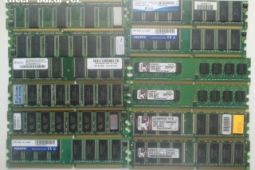 RAM paměti do PC 12ks